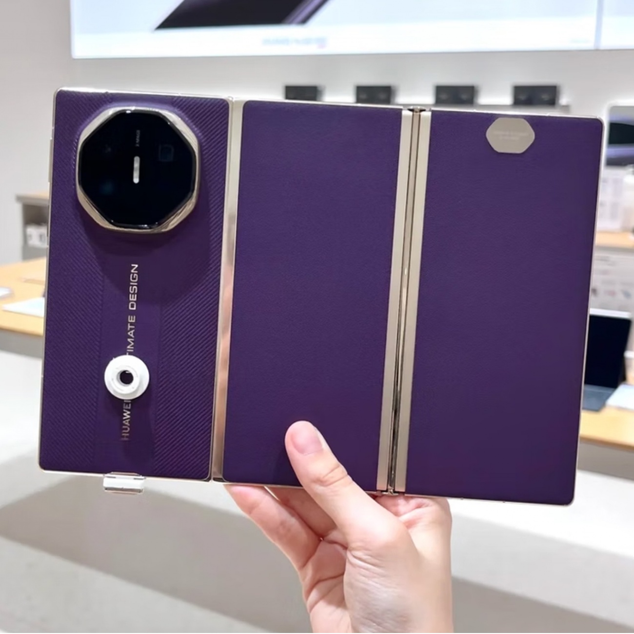 华为Mate XTs 非凡大师三折叠屏手机 槿紫 16GB+1TB全网通